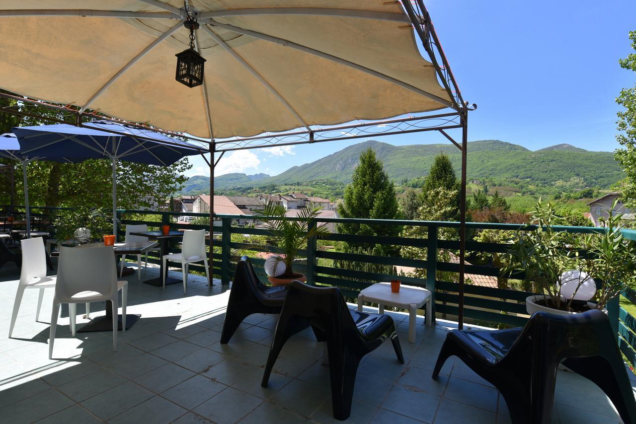 Logis Hotel Restaurant Le Castel Fleuri Saint-Jean-en-Royans Exterior photo