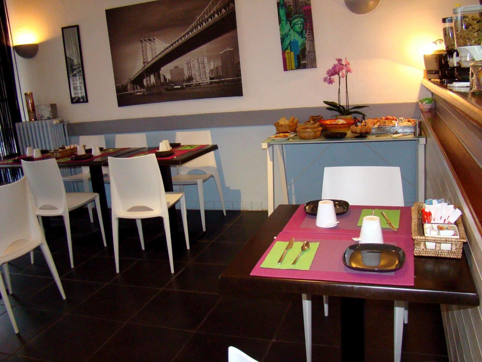 Logis Hotel Restaurant Le Castel Fleuri Saint-Jean-en-Royans Exterior photo